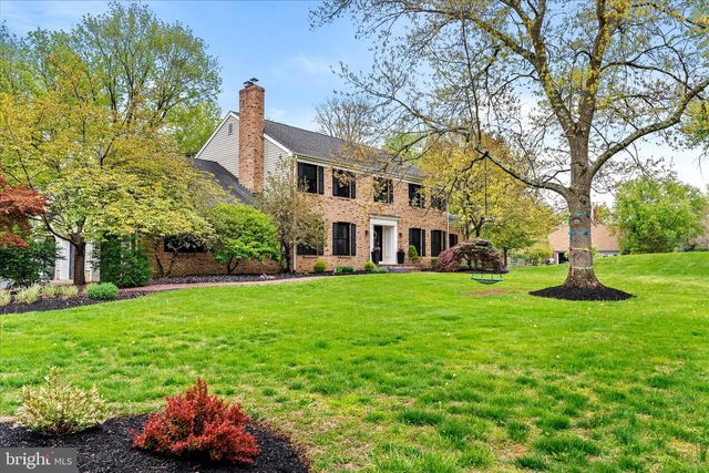 2 WESTERN PINE ST, Pennington, NJ 08534
