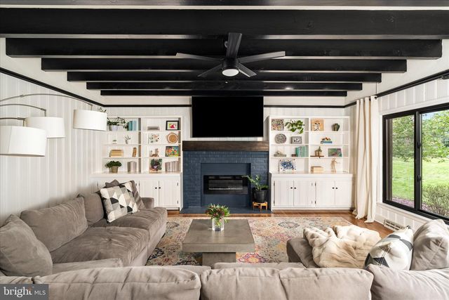 2 WESTERN PINE ST, Pennington, NJ 08534