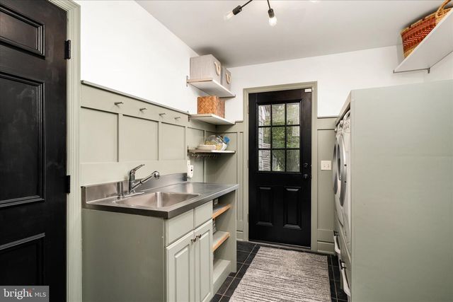 2 WESTERN PINE ST, Pennington, NJ 08534