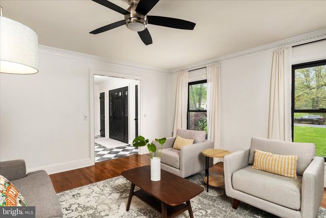 2 WESTERN PINE ST, Pennington, NJ 08534
