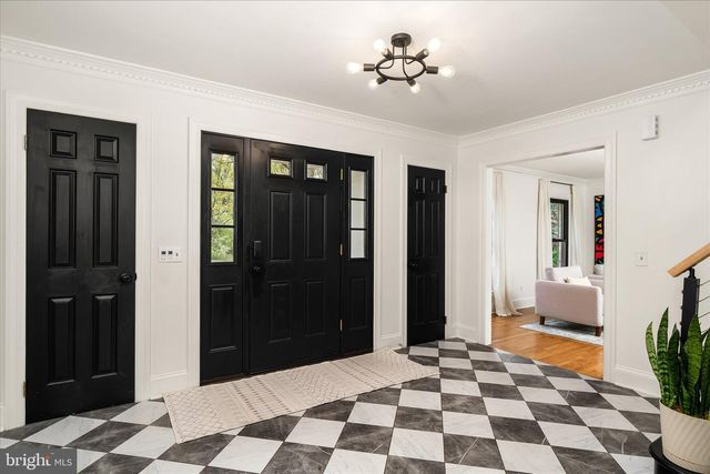 2 WESTERN PINE ST, Pennington, NJ 08534