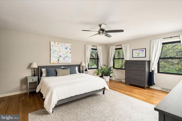 2 WESTERN PINE ST, Pennington, NJ 08534
