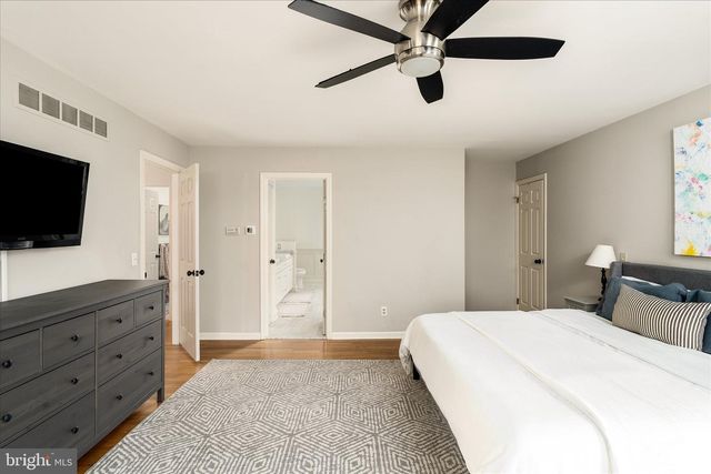 2 WESTERN PINE ST, Pennington, NJ 08534