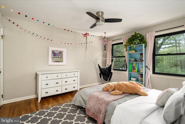2 WESTERN PINE ST, Pennington, NJ 08534