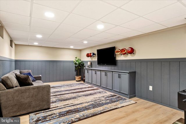 2 WESTERN PINE ST, Pennington, NJ 08534