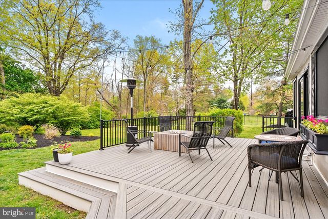 2 WESTERN PINE ST, Pennington, NJ 08534