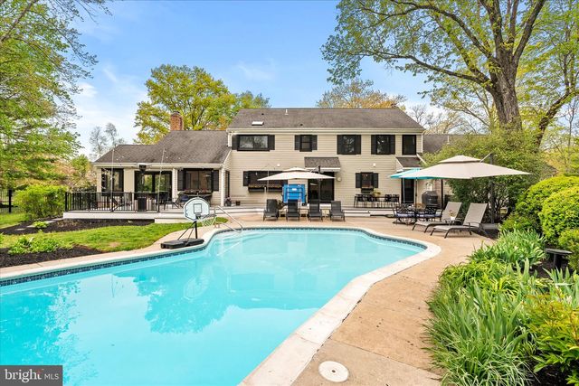 2 WESTERN PINE ST, Pennington, NJ 08534