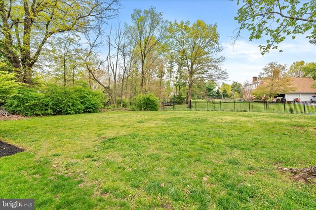 2 WESTERN PINE ST, Pennington, NJ 08534