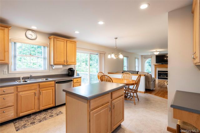 46 Wildflower Ridge, Poughkeepsie, NY 12603