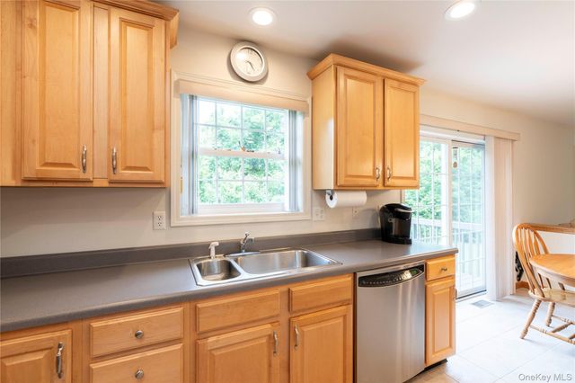 46 Wildflower Ridge, Poughkeepsie, NY 12603