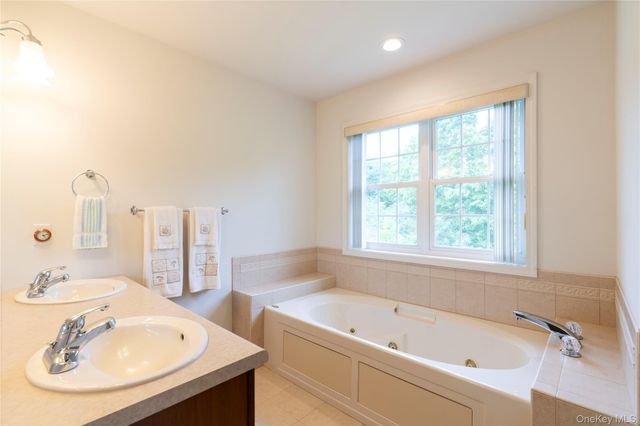 46 Wildflower Ridge, Poughkeepsie, NY 12603
