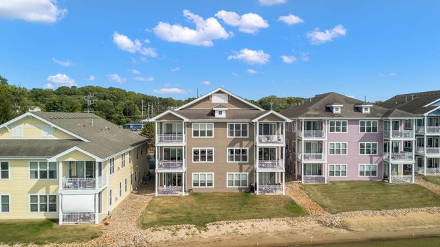 13234 E Lakeshore Drive K-302, Cedar Lake, IN 46303