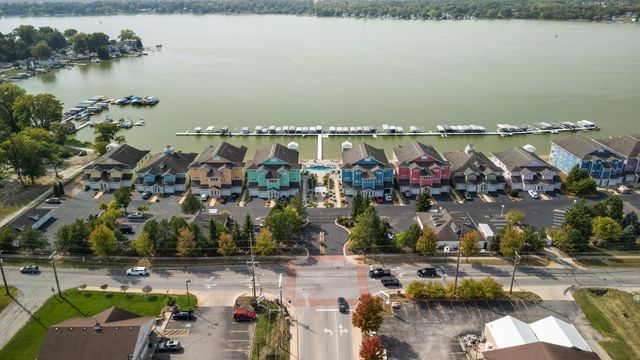 13234 E Lakeshore Drive K-302, Cedar Lake, IN 46303