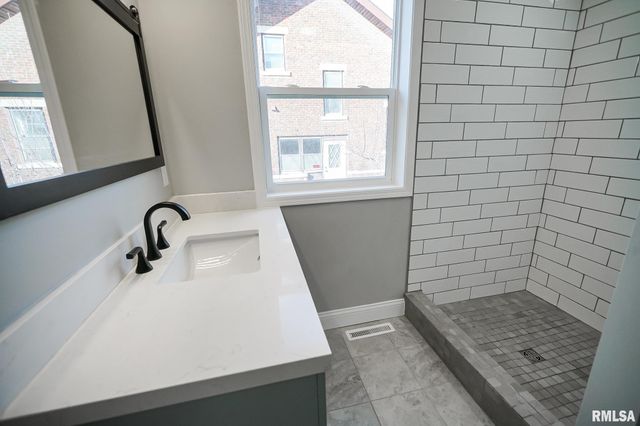 1304 ROYAL Avenue, Pekin, IL 61554