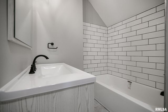 1304 ROYAL Avenue, Pekin, IL 61554