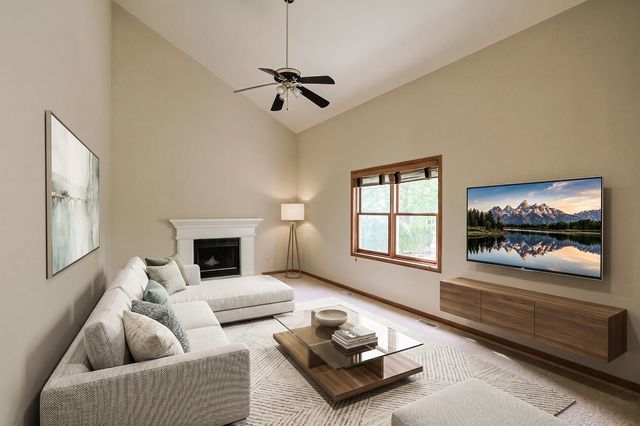 3191 Village Green Drive, Aurora, IL 60504