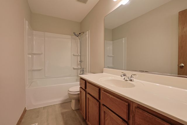 3191 Village Green Drive, Aurora, IL 60504