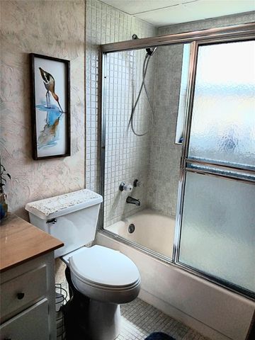 1055 E Country Club Dr 301, Margate, FL 33063