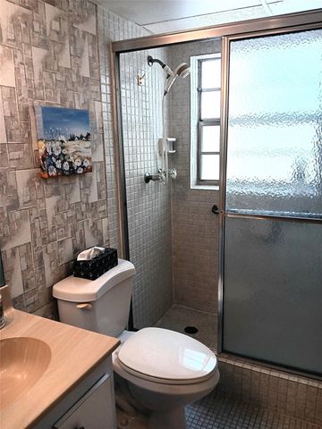 1055 E Country Club Dr 301, Margate, FL 33063