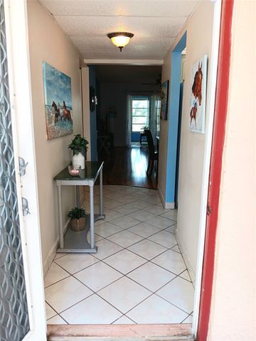 1055 E Country Club Dr 301, Margate, FL 33063