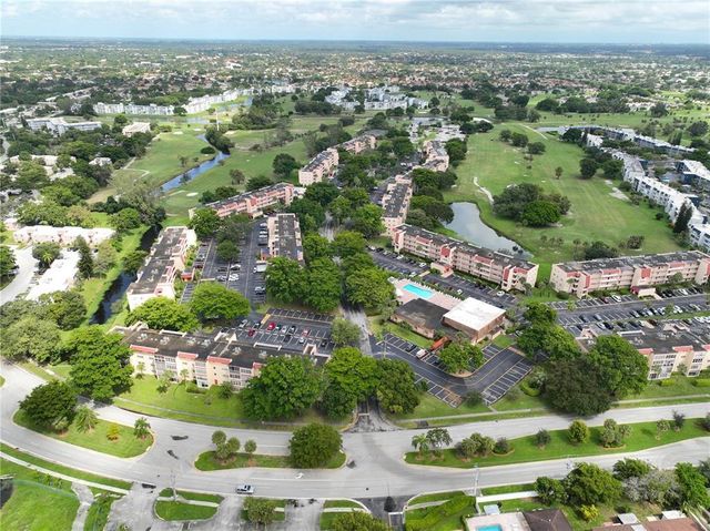 1055 E Country Club Dr 301, Margate, FL 33063
