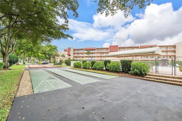 1055 E Country Club Dr 301, Margate, FL 33063