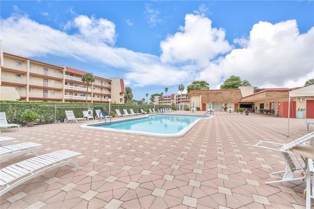 1055 E Country Club Dr 301, Margate, FL 33063