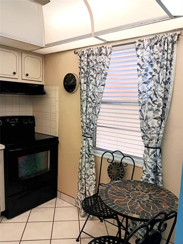 1055 E Country Club Dr 301, Margate, FL 33063