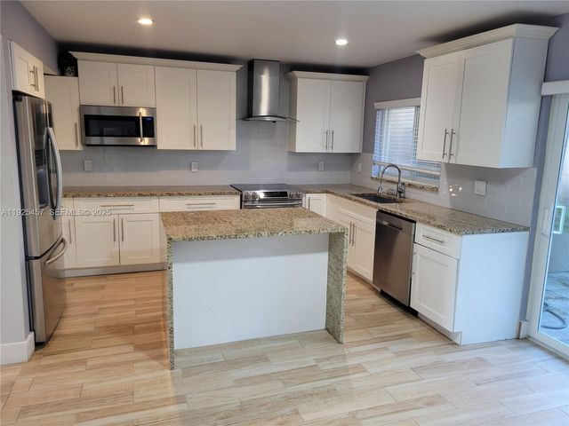 1325 NW 123rd Ter, Pembroke Pines, FL 33026