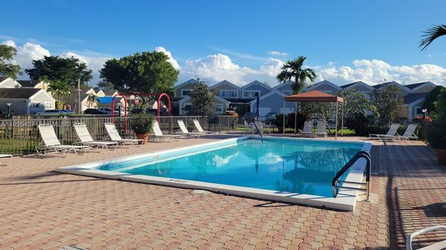 1325 NW 123rd Ter, Pembroke Pines, FL 33026