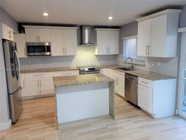 1325 NW 123rd Ter, Pembroke Pines, FL 33026