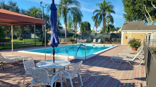 1325 NW 123rd Ter, Pembroke Pines, FL 33026