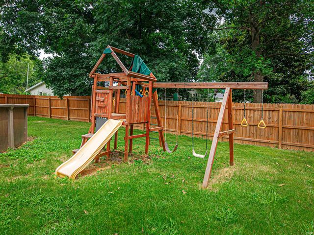 2606 Lexington Road, Evansville, IN 47720