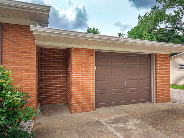 2606 Lexington Road, Evansville, IN 47720