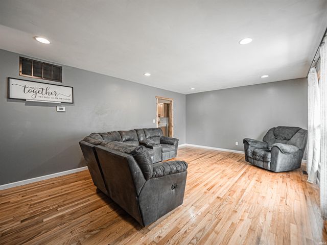 2606 Lexington Road, Evansville, IN 47720