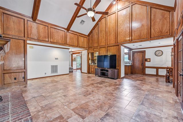 1207 W Edgewood Drive, Friendswood, TX 77546