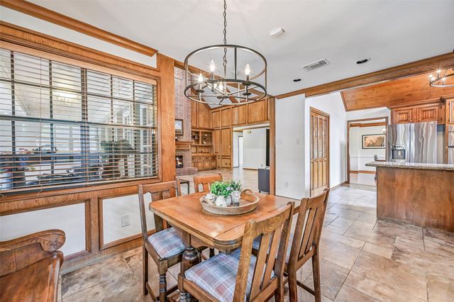 1207 W Edgewood Drive, Friendswood, TX 77546