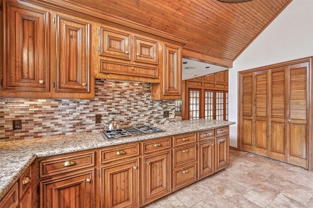 1207 W Edgewood Drive, Friendswood, TX 77546