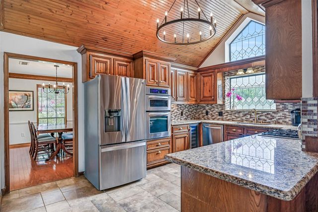1207 W Edgewood Drive, Friendswood, TX 77546