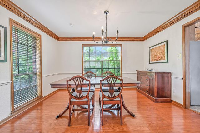 1207 W Edgewood Drive, Friendswood, TX 77546
