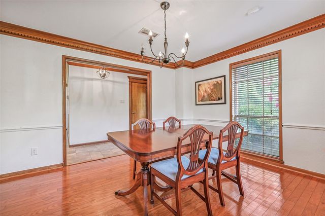1207 W Edgewood Drive, Friendswood, TX 77546