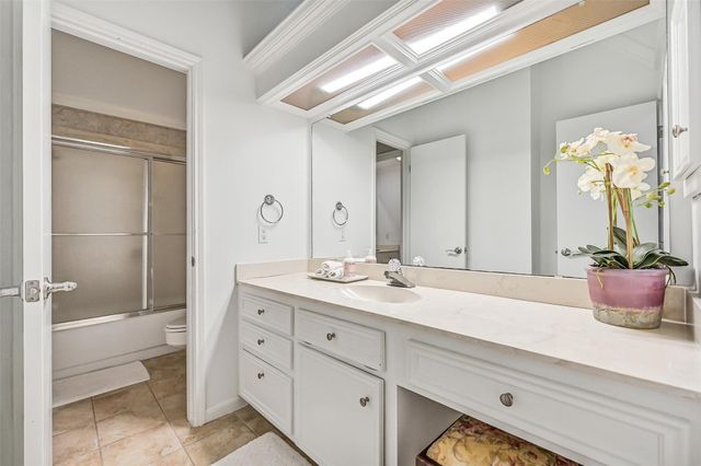 1207 W Edgewood Drive, Friendswood, TX 77546