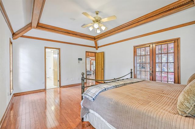 1207 W Edgewood Drive, Friendswood, TX 77546