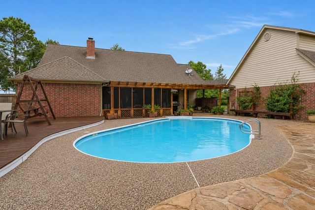 1207 W Edgewood Drive, Friendswood, TX 77546