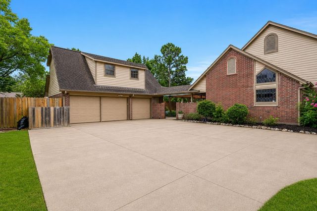 1207 W Edgewood Drive, Friendswood, TX 77546