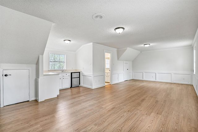 1207 W Edgewood Drive, Friendswood, TX 77546