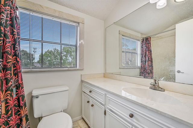 1207 W Edgewood Drive, Friendswood, TX 77546