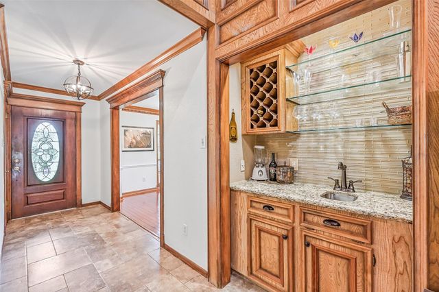 1207 W Edgewood Drive, Friendswood, TX 77546