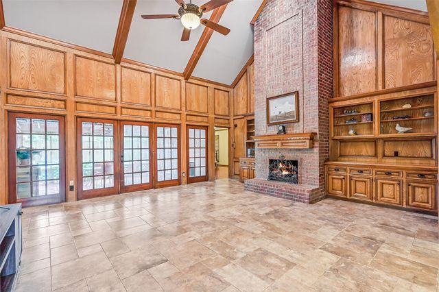 1207 W Edgewood Drive, Friendswood, TX 77546
