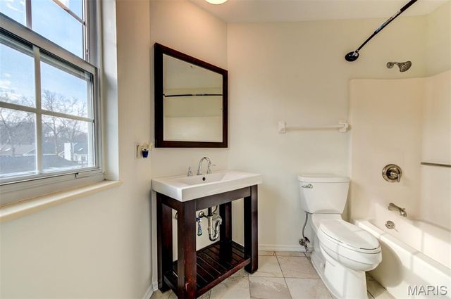 1408 Whispering Creek Drive, Ballwin, MO 63021